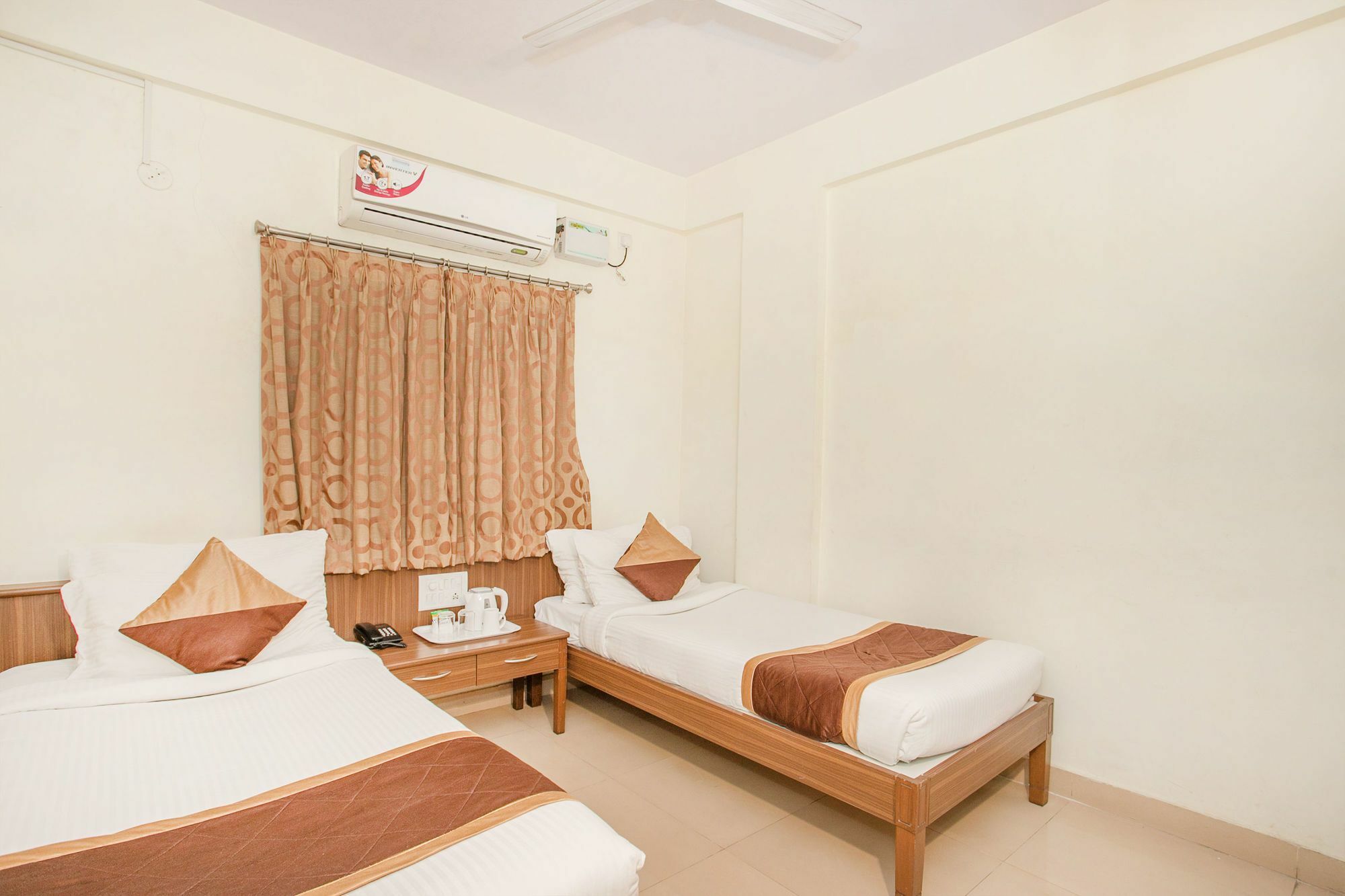Oyo 7669 The Trinitywood Hotel Bangalore Luaran gambar