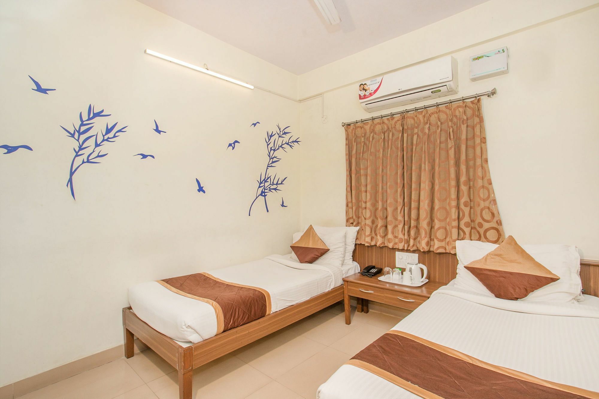 Oyo 7669 The Trinitywood Hotel Bangalore Luaran gambar